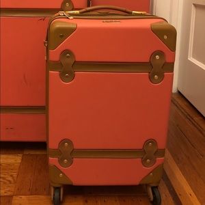 Small carryon DVF - regulation carry on size